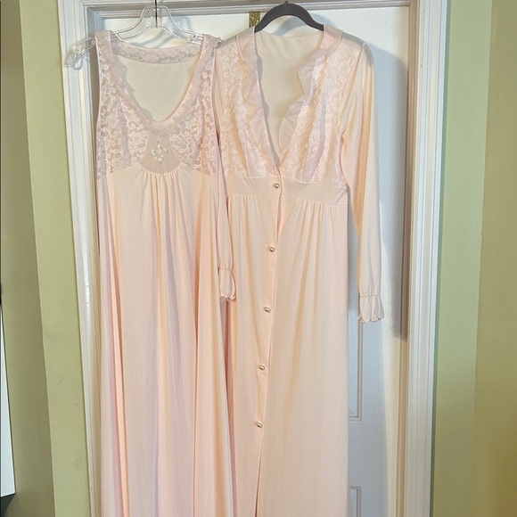 Shadowline Soft Pink Lace Trim Robe and Nightgown Set. Size S.  Vintage. - Picture 1 of 12